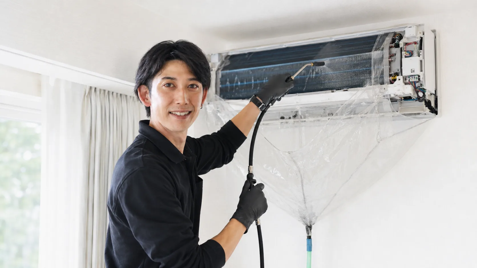 分解・洗浄を行うClear Link代表 草場優